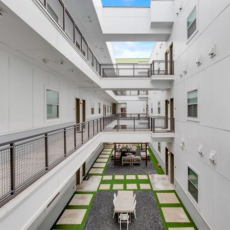 Snappy Loft Style 2Br I Gym I Parking I Workspace Dallas Luaran gambar