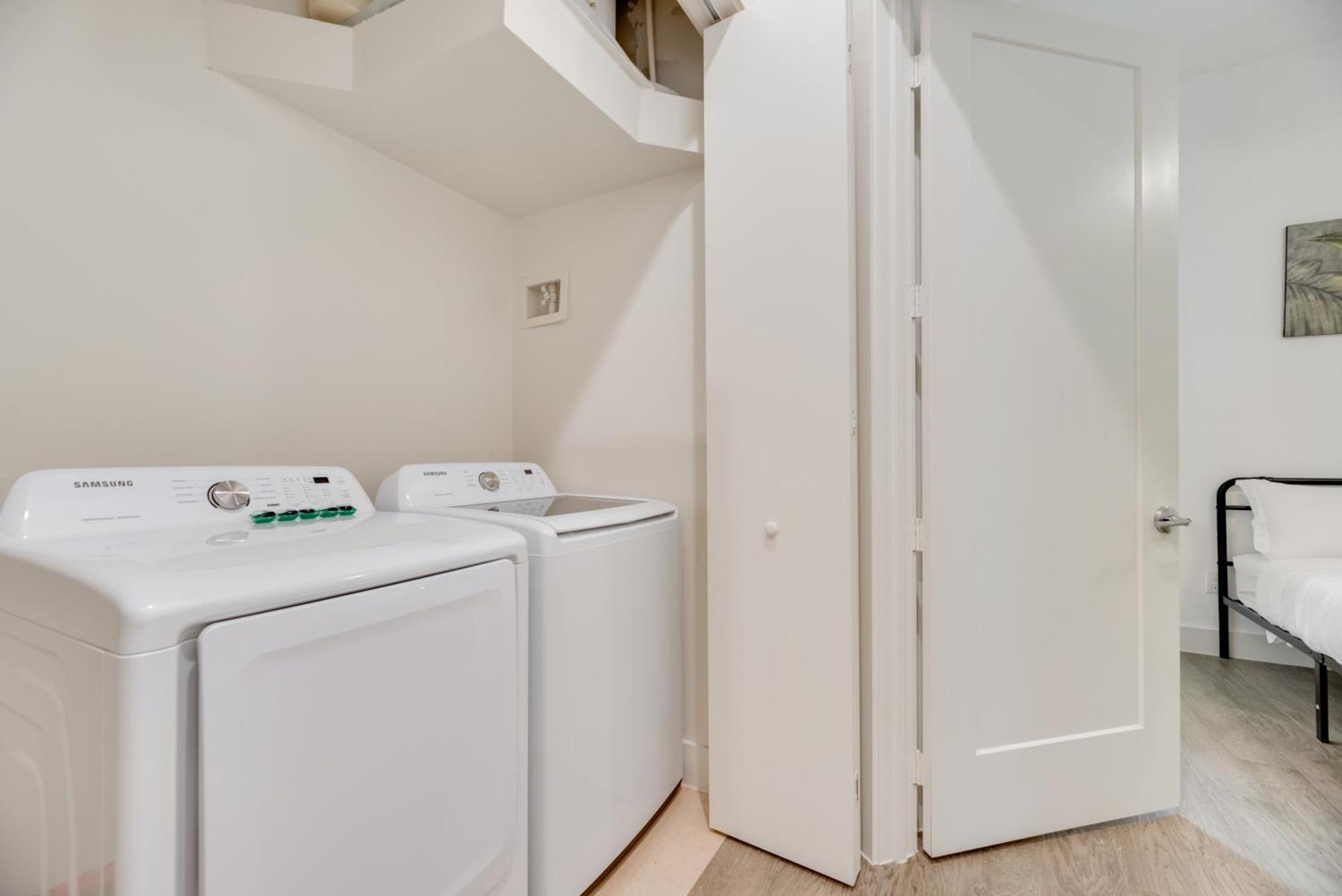 Snappy Loft Style 2Br I Gym I Parking I Workspace Dallas Luaran gambar