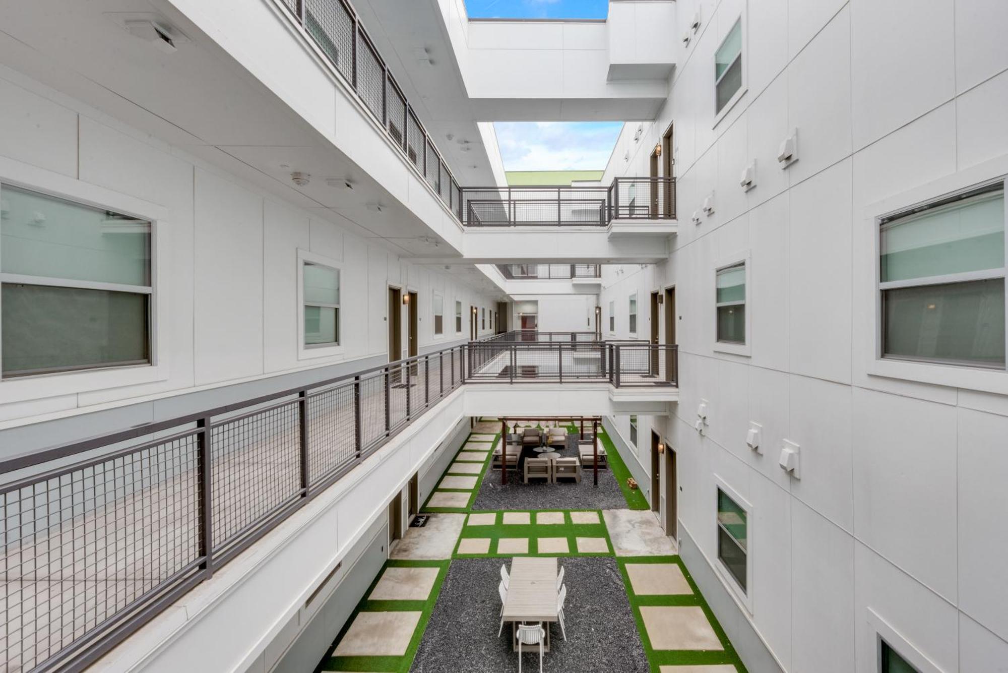 Snappy Loft Style 2Br I Gym I Parking I Workspace Dallas Luaran gambar